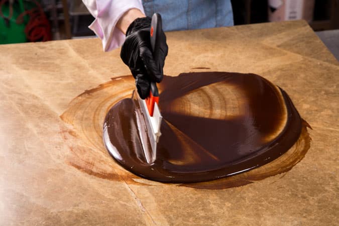 Темперирование шоколада на мраморной доске